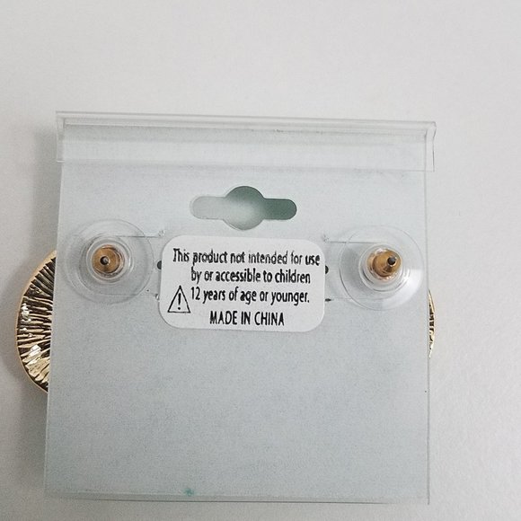 $10 Classic Oval Green Stone Crystal Stud Earrings - Picture 3 of 3